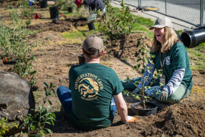 L.A. Zoo volunteers install California Native Gateway Garden